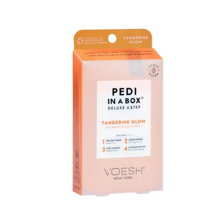 voesh-new-york-voesh-new-york-pedi-in-a-box-deluxe-4-step-tangerine-glow-organic-olive-oil-and-vitamin-c-produits-americains-vis.jpg VOESH NEW YORK PEDI IN A BOX DELUXE 4 STEP TANGERINE GLOW ORGANIC OLIVE OIL AND VITAMIN C – Image 1